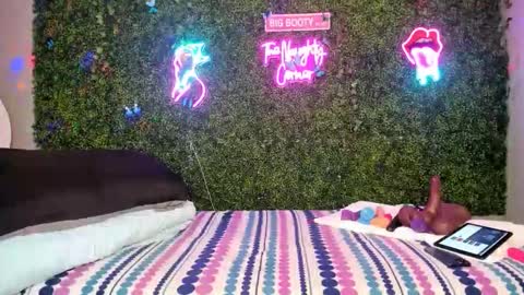 Snapshot of bigbuttsarena chatting on 02-05-26, 08:30 bigbuttsarena online show from 02-05-26, 08:30