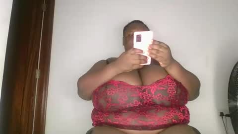 Snapshot of bigchocotities chatting on 02-01-26, 12:53 bigchocotities online show from 02-01-26, 12:53