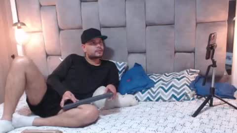Snapshot of bigcock_couplexxx chatting on 07-12-26, 04:03 DAVID and JUAN online show from 07-12-26, 04:03