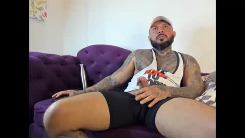 Snapshot of bigcock_jhonny chatting on 10-24-25, 04:42 jhonny online show from 10-24-25, 04:42