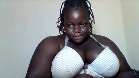 Snapshot of bigdarkass chatting on 02-14-25, 12:19 VIOLET online show from 02-14-25, 12:19