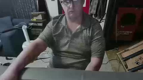 Snapshot of bigdbrillion chatting on 10-10-25, 12:04 Darryl online show from 10-10-25, 12:04