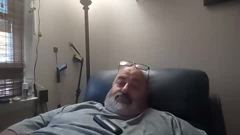 Snapshot of bigfuzzyteddybear chatting on 12-14-25, 06:45 bigfuzzyteddybear online show from 12-14-25, 06:45