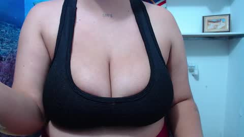 Snapshot of bigg_boobs_xxx chatting on 03-07-25, 07:30 Sunny online show from 03-07-25, 07:30