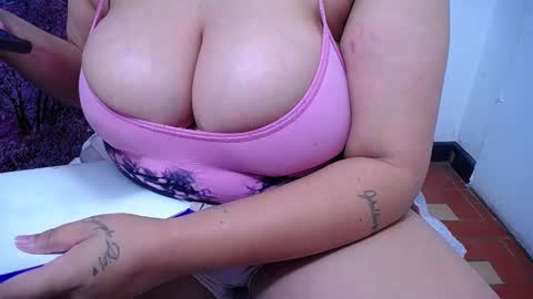 Snapshot of bigg_boobs_xxx chatting on 09-18-25, 10:12 Sunny online show from 09-18-25, 10:12