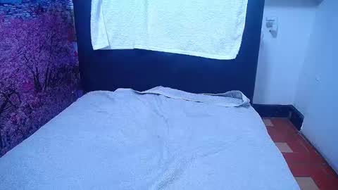 Snapshot of bigg_boobs_xxx chatting on 09-29-25, 07:02 Sunny online show from 09-29-25, 07:02