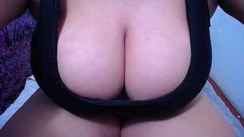 Snapshot of bigg_boobs_xxx chatting on 10-13-25, 09:37 Sunny online show from 10-13-25, 09:37