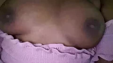 Snapshot of biggestclitgirls chatting on 02-28-25, 03:15 Emilly online show from 02-28-25, 03:15