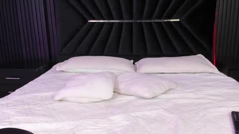 Zayra online show from 10-04-25, 07:39