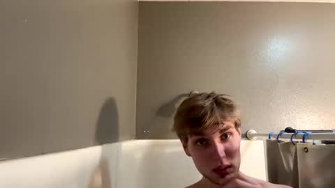 Snapshot of bigskinnyboyshh chatting on 12-13-24, 05:38 bigskinnyboyshh online show from 12-13-24, 05:38