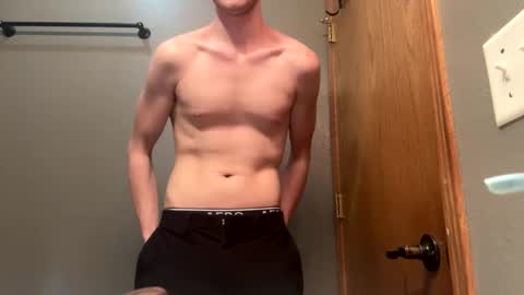 Snapshot of bigskinnyboyshh chatting on 12-31-24, 05:22 bigskinnyboyshh online show from 12-31-24, 05:22