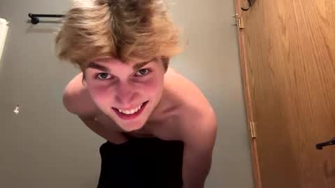 Snapshot of bigskinnyboyshh chatting on 01-02-25, 03:48 bigskinnyboyshh online show from 01-02-25, 03:48