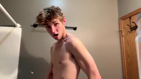 Snapshot of bigskinnyboyshh chatting on 01-03-25, 05:28 bigskinnyboyshh online show from 01-03-25, 05:28