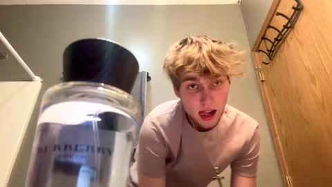 Snapshot of bigskinnyboyshh chatting on 01-05-25, 08:42 bigskinnyboyshh online show from 01-05-25, 08:42