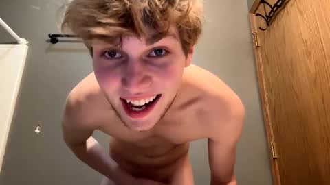 Snapshot of bigskinnyboyshh chatting on 01-09-25, 05:43 bigskinnyboyshh online show from 01-09-25, 05:43