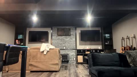 Snapshot of bigskinnyboyshh chatting on 01-30-25, 08:32 bigskinnyboyshh online show from 01-30-25, 08:32