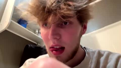 Snapshot of bigskinnyboyshh chatting on 02-14-25, 09:56 bigskinnyboyshh online show from 02-14-25, 09:56