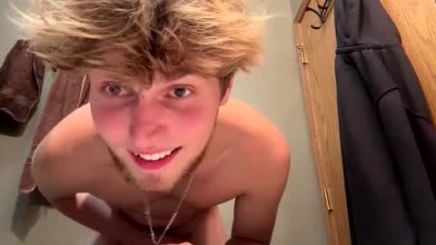 Snapshot of bigskinnyboyshh chatting on 09-23-25, 01:08 bigskinnyboyshh online show from 09-23-25, 01:08