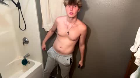 Snapshot of bigskinnyboyshh chatting on 10-01-25, 02:28 bigskinnyboyshh online show from 10-01-25, 02:28