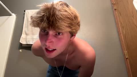 Snapshot of bigskinnyboyshh chatting on 10-03-25, 10:18 bigskinnyboyshh online show from 10-03-25, 10:18