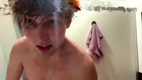 Snapshot of bigskinnyboyshh chatting on 10-14-25, 01:17 bigskinnyboyshh online show from 10-14-25, 01:17