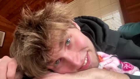 Snapshot of bigskinnyboyshh chatting on 11-09-25, 08:18 bigskinnyboyshh online show from 11-09-25, 08:18