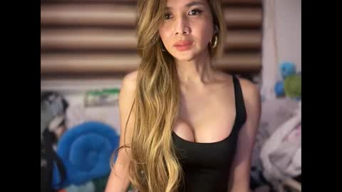 Yna     online show from 10-27-25, 10:36