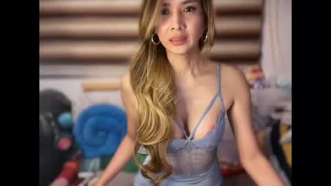 Yna     online show from 12-03-25, 02:41