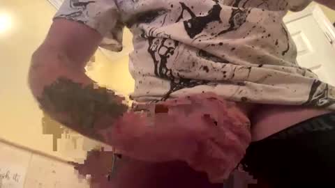 Luckie and Richard online show from 11-24-25, 04:23