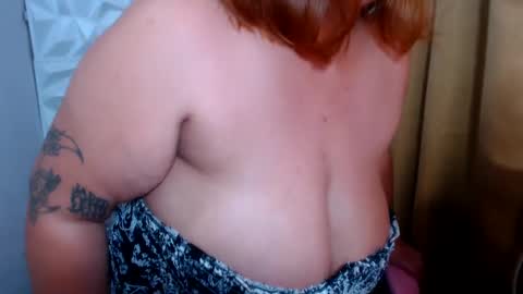 Snapshot of bigtitshotmom chatting on 12-21-24, 02:47 MARJ online show from 12-21-24, 02:47