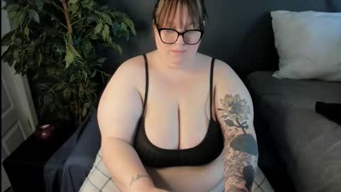 Snapshot of bigtittybbw chatting on 02-23-26, 05:43 bigtittybbw online show from 02-23-26, 05:43