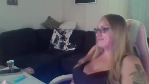 Snapshot of bigtittyboatboo chatting on 10-03-25, 01:13 Mountain Mama online show from 10-03-25, 01:13