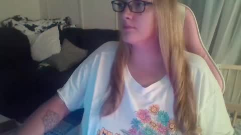Snapshot of bigtittyboatboo chatting on 10-08-25, 12:41 Mountain Mama online show from 10-08-25, 12:41