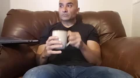 Bilie online show from 10-19-25, 04:35