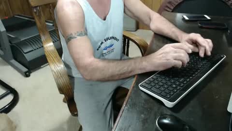 Snapshot of billy471 chatting on 12-23-24, 07:52 billy471 online show from 12-23-24, 07:52