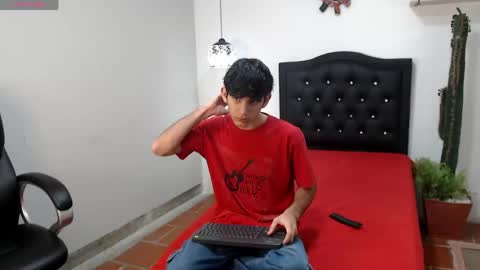 Snapshot of billy_wild chatting on 05-06-26, 11:15 billy wild online show from 05-06-26, 11:15