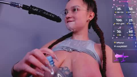 Snapshot of bitchpeace_ chatting on 02-19-25, 10:31 Diana online show from 02-19-25, 10:31