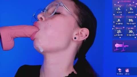 Snapshot of bitchpeace_ chatting on 11-08-25, 05:23 Diana online show from 11-08-25, 05:23