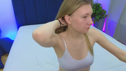 Snapshot of bjliki chatting on 02-11-25, 02:14 Julia online show from 02-11-25, 02:14