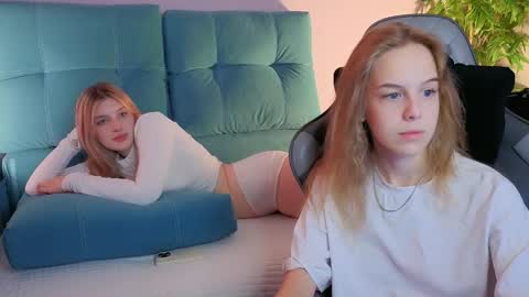 Snapshot of bjliki chatting on 09-13-25, 09:20 Julia online show from 09-13-25, 09:20