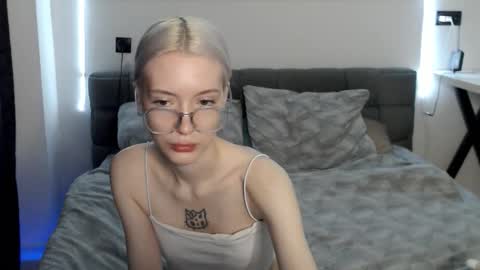 Snapshot of bjliki chatting on 10-26-25, 02:56 Julia online show from 10-26-25, 02:56