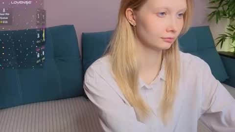 Snapshot of bjliki chatting on 10-27-25, 07:12 Julia online show from 10-27-25, 07:12