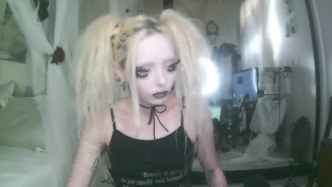 vampire fang  online show from 12-17-25, 10:16