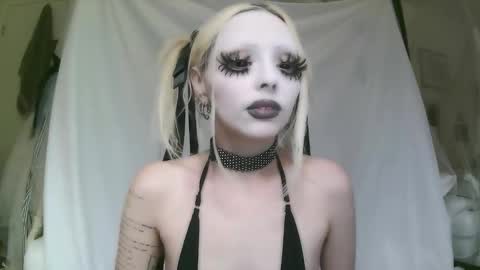 vampire fang  online show from 02-17-26, 08:04