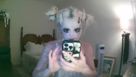 Snapshot of bl0odsyring3 chatting on 07-09-26, 06:56 vampire fang online show from 07-09-26, 06:56