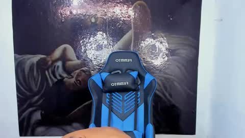 Snapshot of black_johnsonn chatting on 12-21-24, 02:47 black johnsonn online show from 12-21-24, 02:47