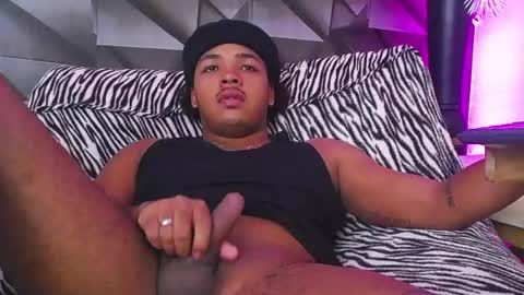 black_king_241 online show from 02-04-25, 05:23