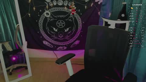  Black Kittie    Wednesday - 1300 - 1900 GMT help me get 100 thumbs up online show from 01-02-25, 01:30