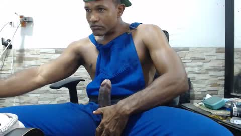 black_latino6 online show from 11-04-25, 08:19