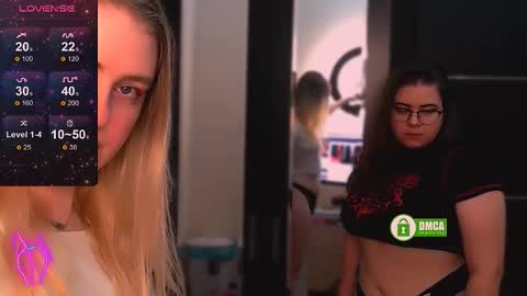 Snapshot of black_neon chatting on 01-12-26, 10:42 Sasha and Bella online show from 01-12-26, 10:42